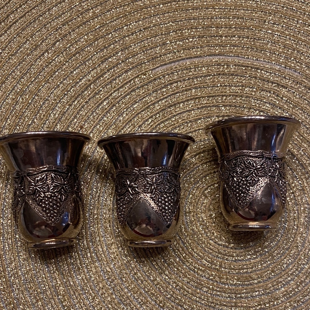 Vtg Karshi Judaica Silver Plated Kiddush Wine 3 Cups Grapes Theme
